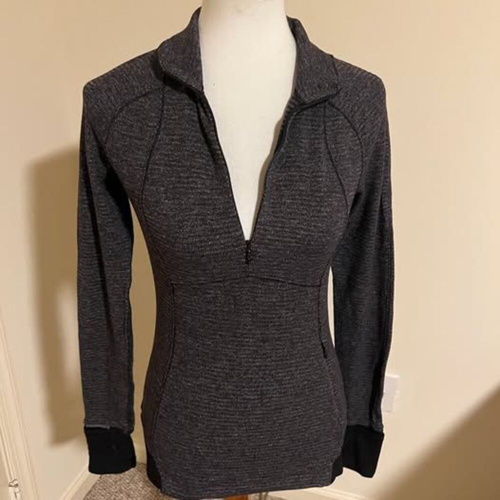 Lululemon gray quarter zip top - size 6